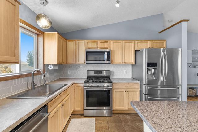 127 Bluestem Avenue, Shakopee, MN 55379