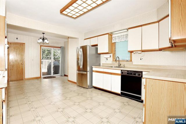 128 9th Avenue, Hawthorne, NJ 07506