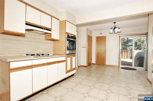 128 9th Avenue, Hawthorne, NJ 07506