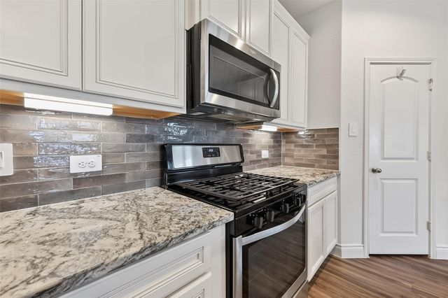 963 Youth Water Road, Montgomery, TX 77316