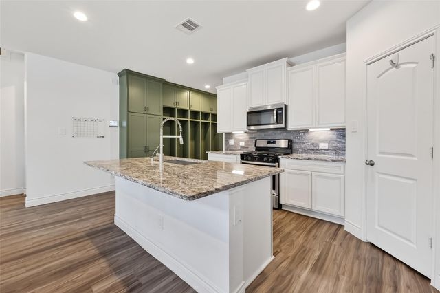 963 Youth Water Road, Montgomery, TX 77316