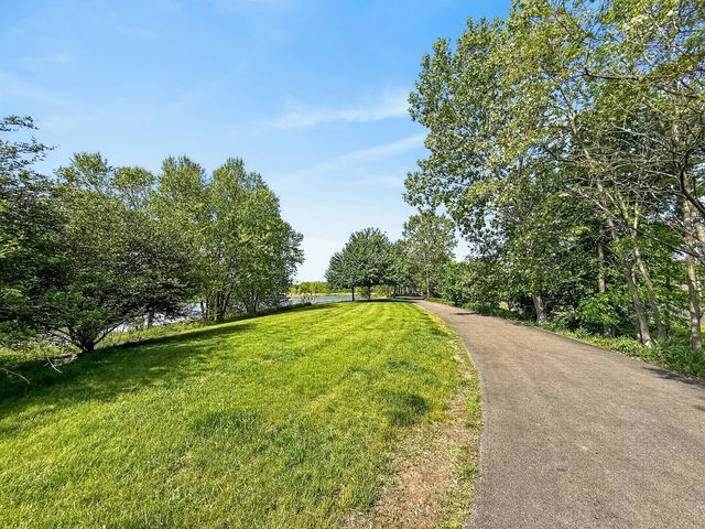 329 Bennett Drive, Carol Stream, IL 60188