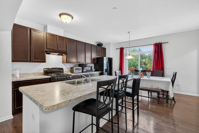 329 Bennett Drive, Carol Stream, IL 60188