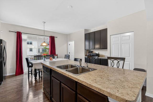 329 Bennett Drive, Carol Stream, IL 60188