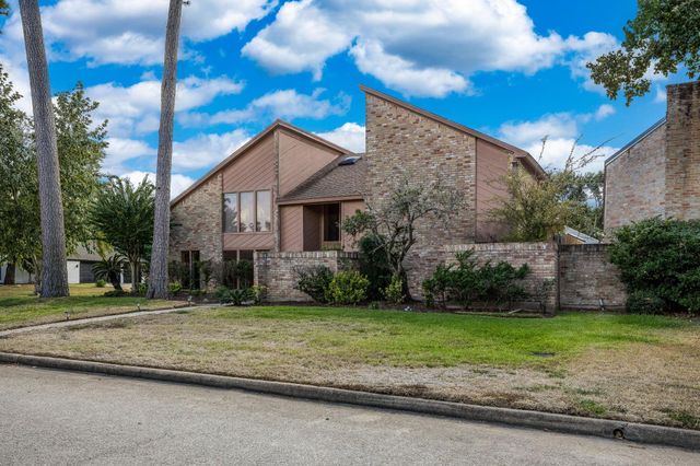 15703 Winding Moss Drive, Houston, TX 77068