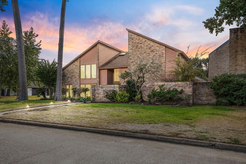 15703 Winding Moss Drive, Houston, TX 77068