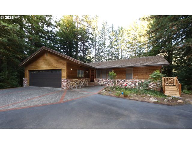 1107 WINCHUCK RIVER Rd, Brookings, OR 97415
