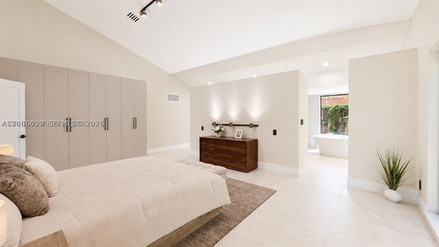 2765 NE 35th Dr, Fort Lauderdale, FL 33308