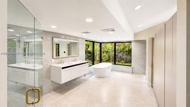 2765 NE 35th Dr, Fort Lauderdale, FL 33308