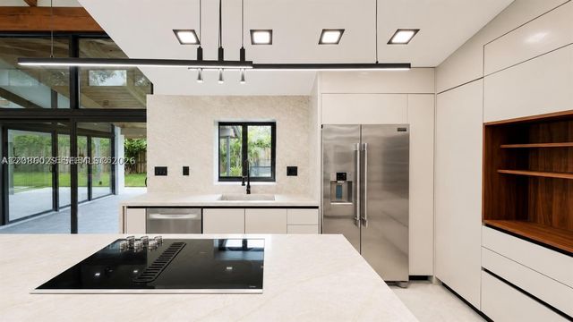 2765 NE 35th Dr, Fort Lauderdale, FL 33308