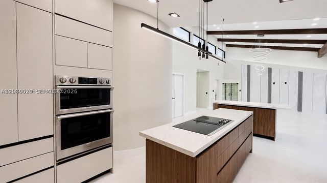 2765 NE 35th Dr, Fort Lauderdale, FL 33308