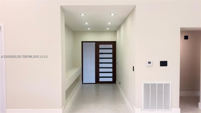 2765 NE 35th Dr, Fort Lauderdale, FL 33308
