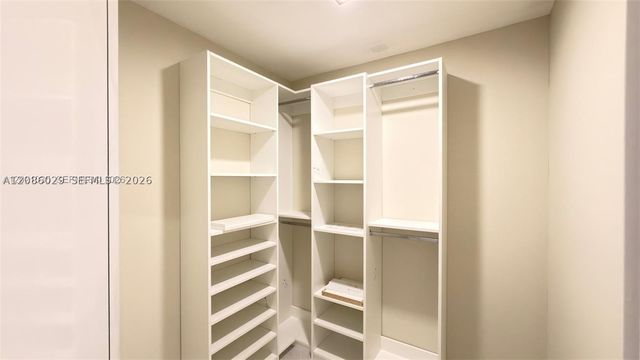 2765 NE 35th Dr, Fort Lauderdale, FL 33308