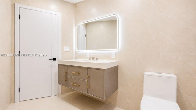 2765 NE 35th Dr, Fort Lauderdale, FL 33308