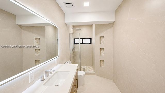 2765 NE 35th Dr, Fort Lauderdale, FL 33308