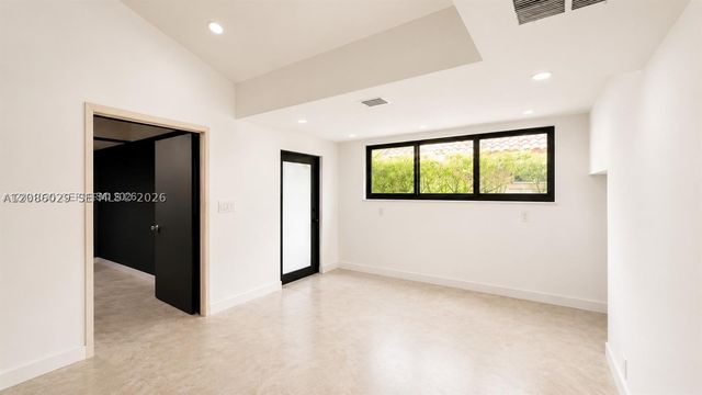 2765 NE 35th Dr, Fort Lauderdale, FL 33308