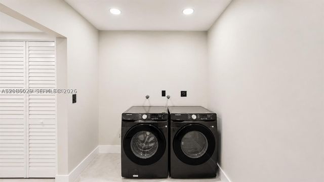 2765 NE 35th Dr, Fort Lauderdale, FL 33308