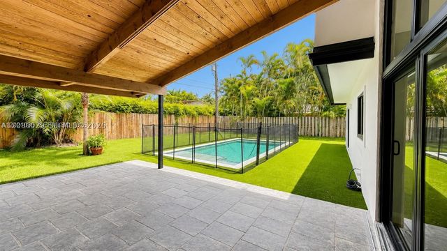 2765 NE 35th Dr, Fort Lauderdale, FL 33308