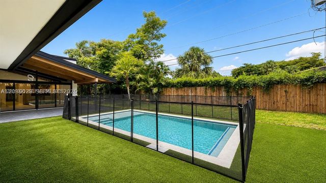 2765 NE 35th Dr, Fort Lauderdale, FL 33308