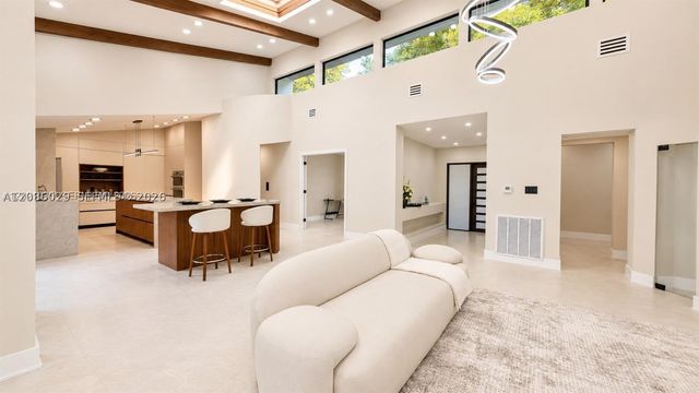 2765 NE 35th Dr, Fort Lauderdale, FL 33308