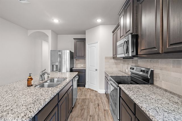 119 Happy Lane, Red Oak, TX 75154