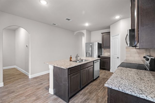 119 Happy Lane, Red Oak, TX 75154