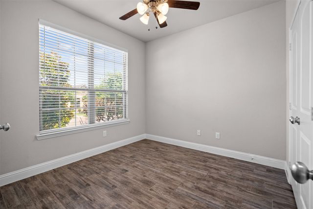 119 Happy Lane, Red Oak, TX 75154