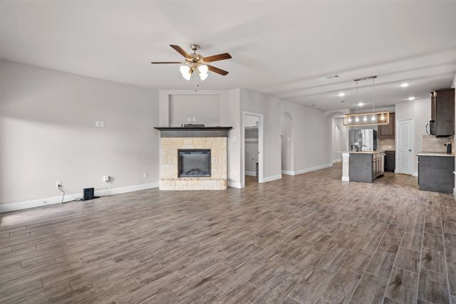 119 Happy Lane, Red Oak, TX 75154