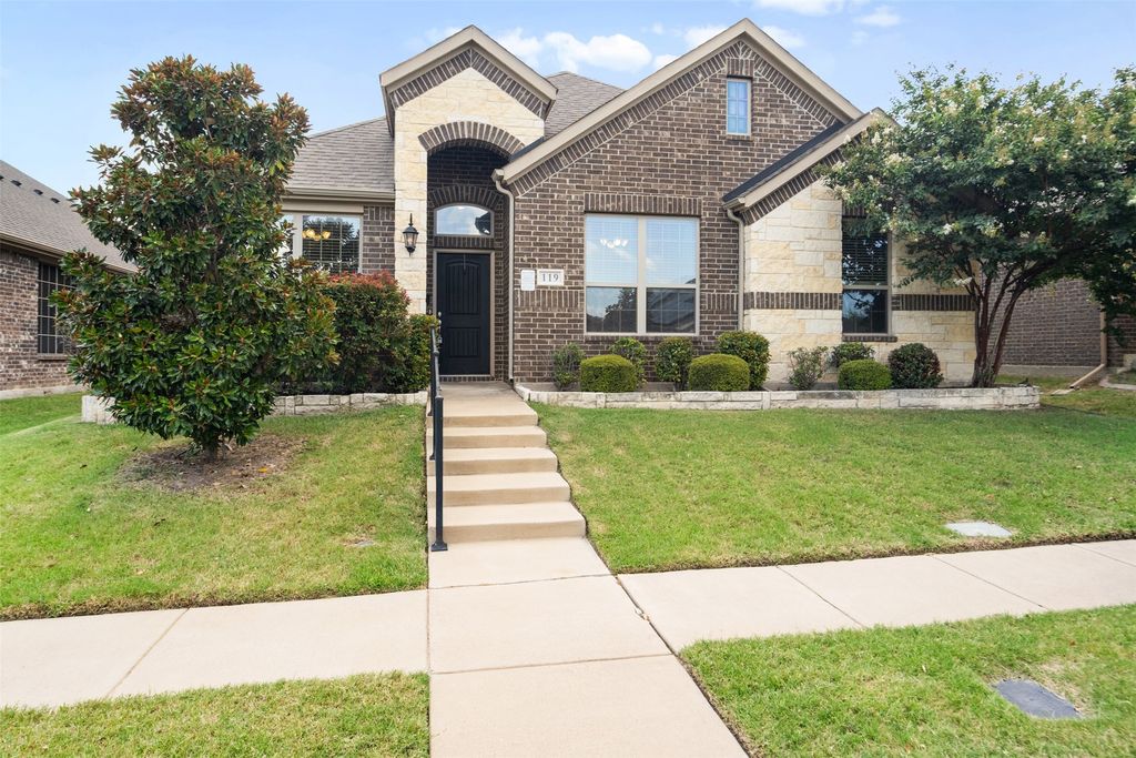 119 Happy Lane, Red Oak, TX 75154