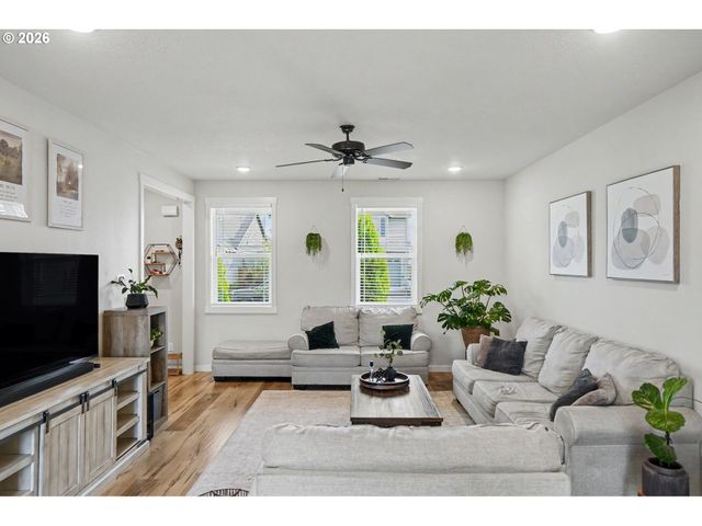 Constellation Ave Ne, Salem, OR 97305
