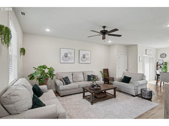 Constellation Ave Ne, Salem, OR 97305
