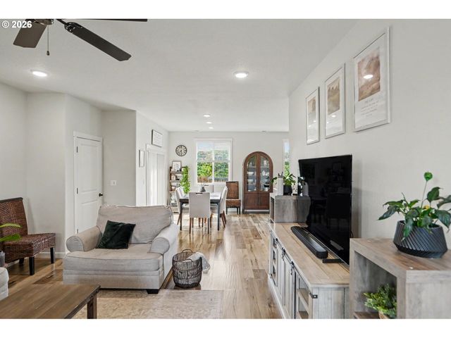 Constellation Ave Ne, Salem, OR 97305