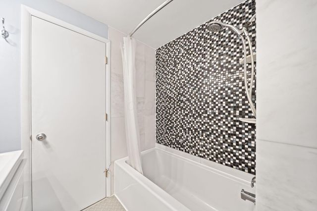 98 Blenheim Road, Columbus, OH 43214