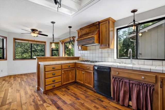 11514 Madrone Ct, Auburn, CA 95602