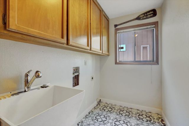 11514 Madrone Ct, Auburn, CA 95602