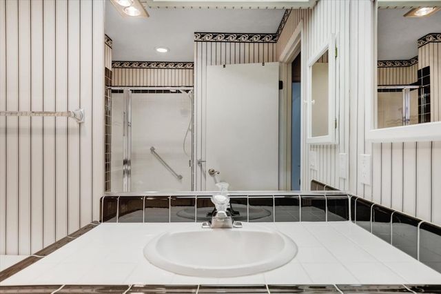 11514 Madrone Ct, Auburn, CA 95602