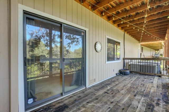 11514 Madrone Ct, Auburn, CA 95602