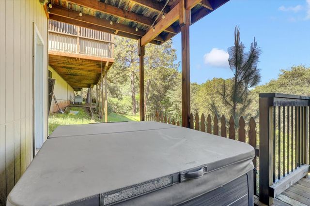 11514 Madrone Ct, Auburn, CA 95602