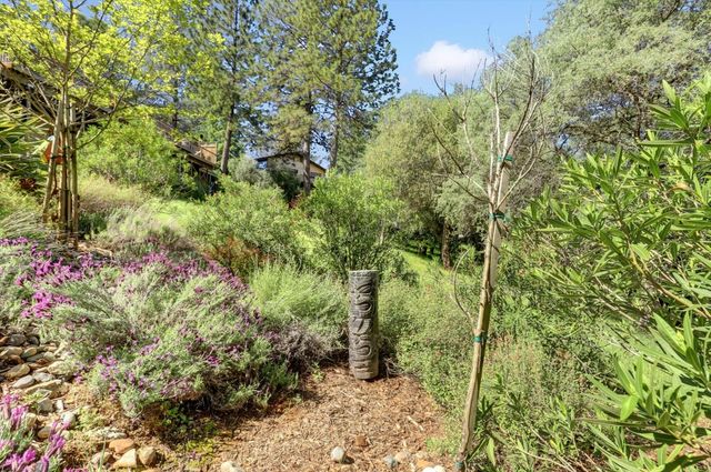 11514 Madrone Ct, Auburn, CA 95602