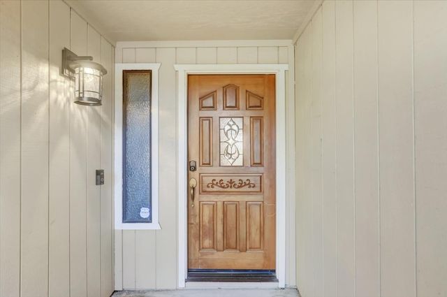 11514 Madrone Ct, Auburn, CA 95602