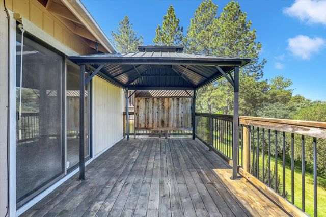 11514 Madrone Ct, Auburn, CA 95602