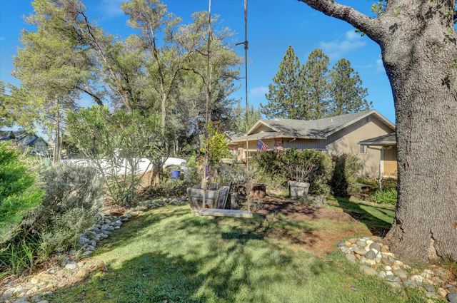 11514 Madrone Ct, Auburn, CA 95602