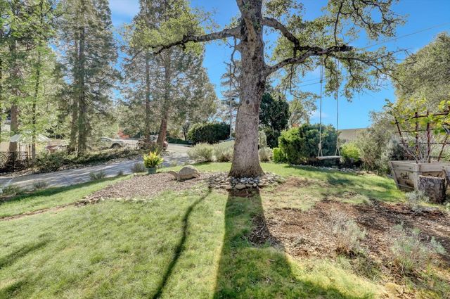 11514 Madrone Ct, Auburn, CA 95602