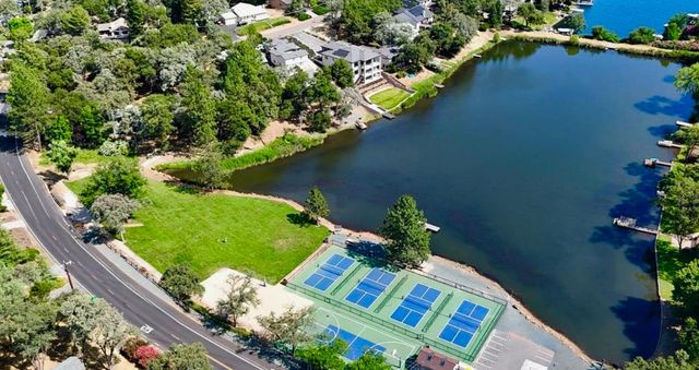 11514 Madrone Ct, Auburn, CA 95602