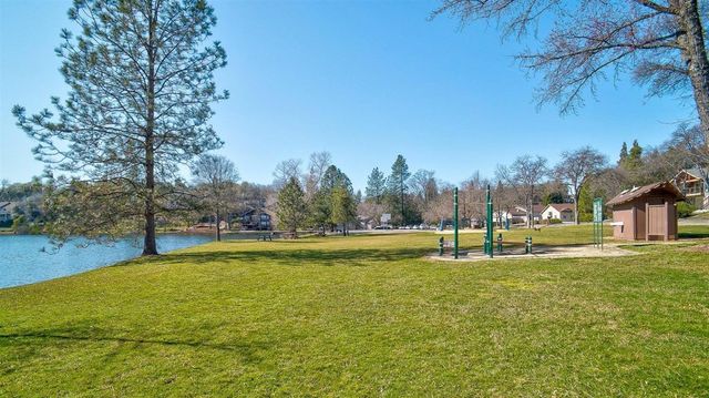 11514 Madrone Ct, Auburn, CA 95602