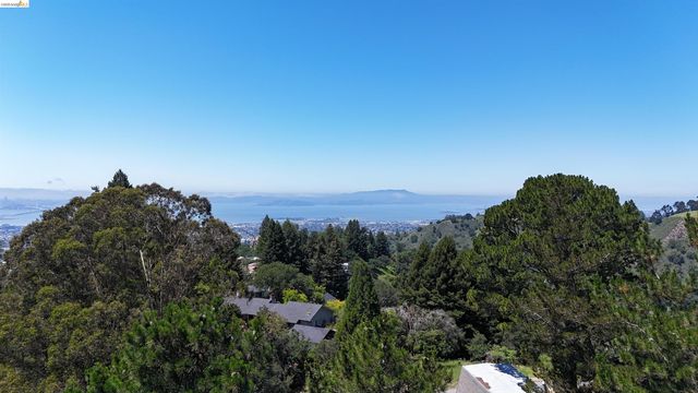7150 Marlborough, Oakland, CA 94705