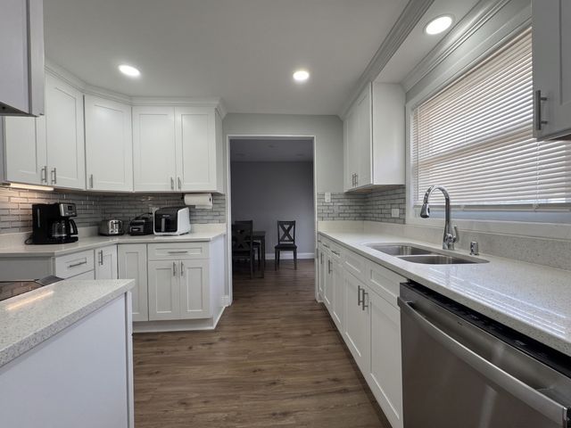 5711 W 87TH Place, Oak Lawn, IL 60453