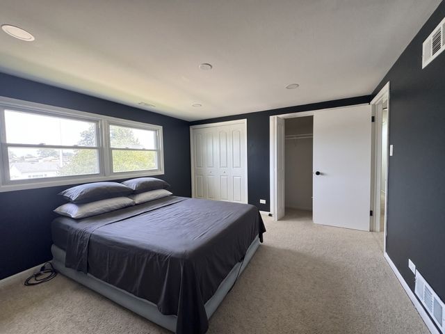 5711 W 87TH Place, Oak Lawn, IL 60453