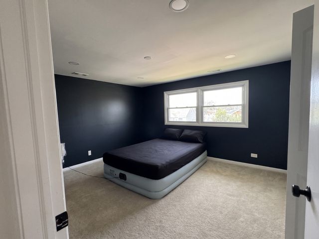 5711 W 87TH Place, Oak Lawn, IL 60453