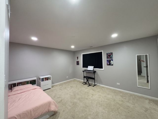 5711 W 87TH Place, Oak Lawn, IL 60453